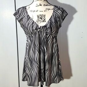 Womens Black/White Striped Babydoll Short-Sleeved Top Slimming VNeck Sz.Large